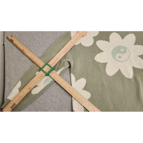 PacSun Sweater Mens Small‎ Sage Green Crewneck Knit Daisy Yin Yang Pullover - Picture 9 of 14